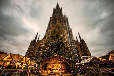 The perfect Christmas atmosphere awaits you again at the foot of Ulm Minster. 130 stands will offer handicrafts, decorations, gift ideas and culinary specialities. 