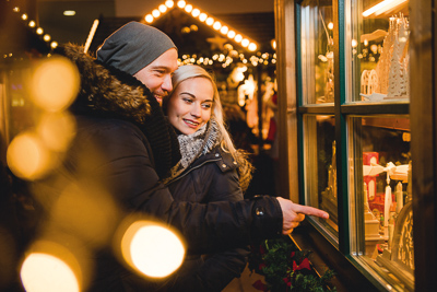 The perfect Christmas atmosphere awaits you again at the foot of Ulm Minster. 130 stands will offer handicrafts, decorations, gift ideas and culinary specialities. 